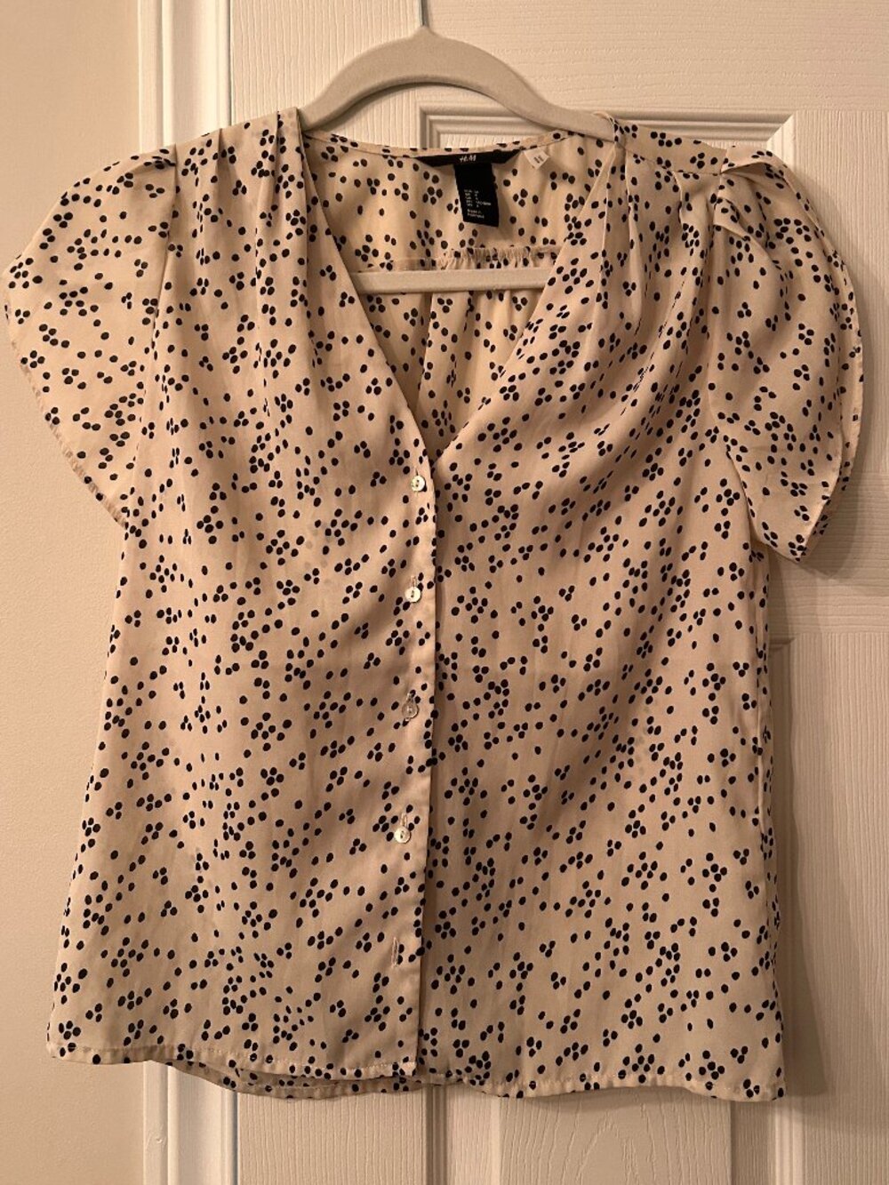 3/$10 🟢 H&M dotted button up blouse, size 4, cream
